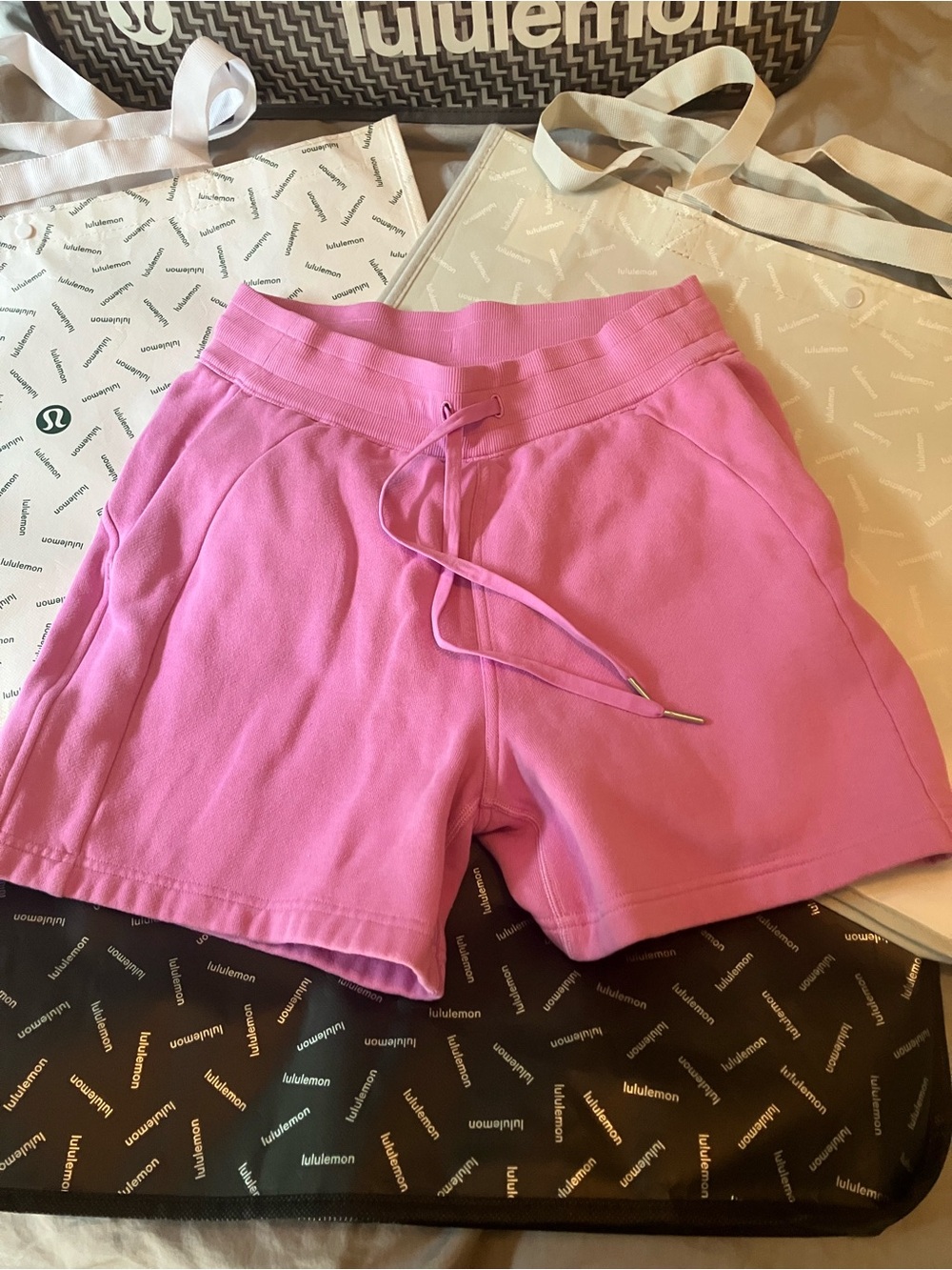 EUC Lululemon Scuba High-Rise Short 5", Sz 6, Dahlia Mauve